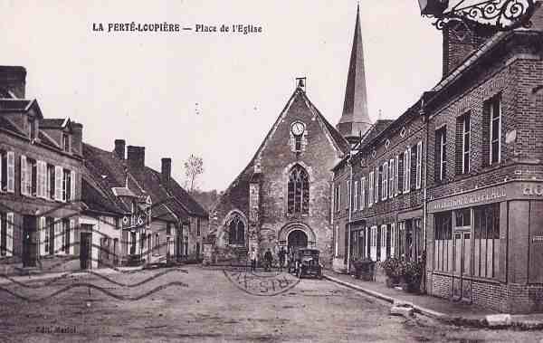 La Fert-Loupire - Place de l'Eglise (1937)