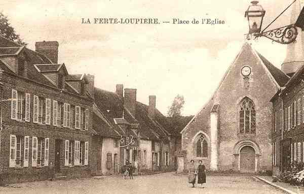 La Fert-Loupire - Place de l'Eglise (1927)
