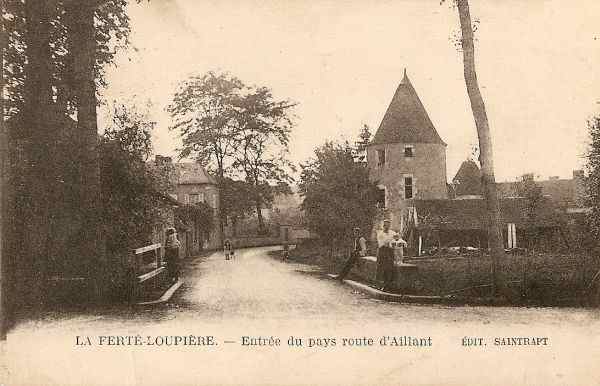La Fert-Loupire - Entre du pays route d'Aillant (1926)