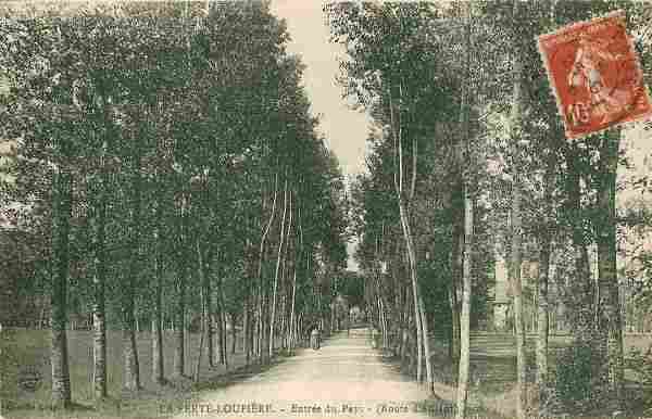 La Fert-Loupire - Entre du pays route d'Aillant (1916)