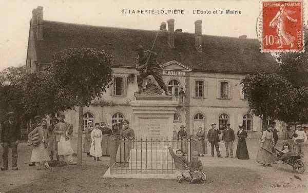 La Fert-Loupire - L'Ecole et la Mairie (1908)