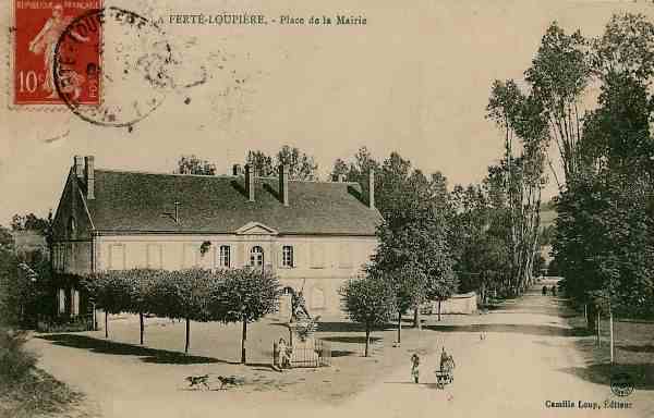 La Fert-Loupire - Place de la Mairie (1910)