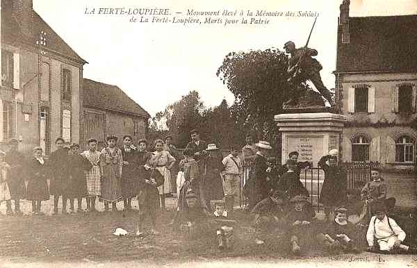 La Fert-Loupire - Le Monument