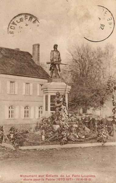 La Fert-Loupire - 
		Monument aux Enfants de la Fert-Loupire morts pour la France (1870-1871 1914-1918)