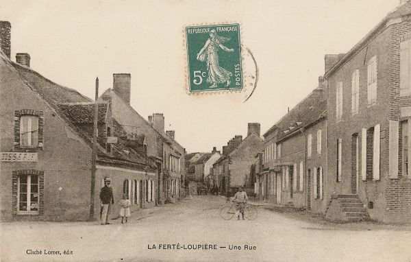 La Fert-Loupire - Une rue...