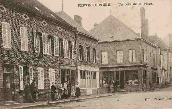La Fert-Loupire - Un coin de la Place (1921)