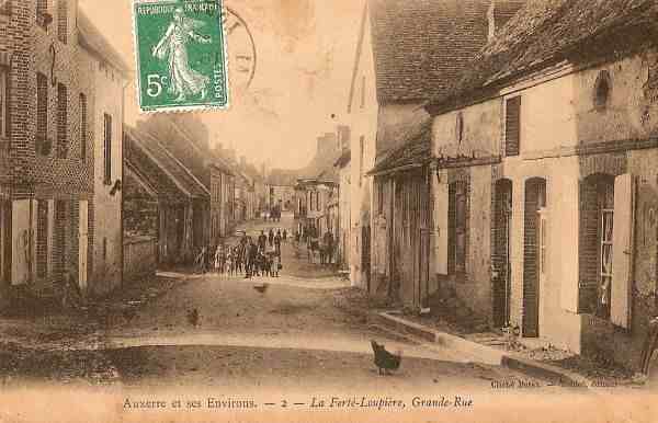 La Fert-Loupire - Grande Rue