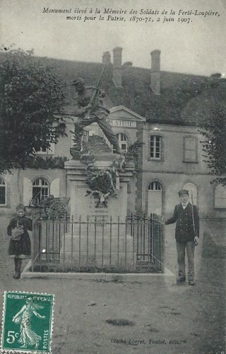 Monument lv  la mmoire des soldats de La Fert-Loupire morts pour la Patrie 1870-1871
