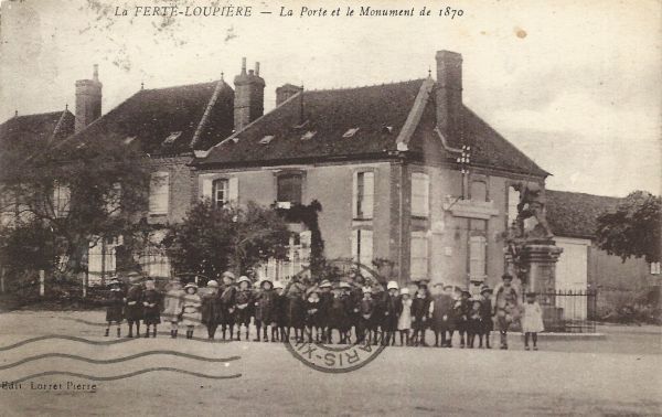 La Fert-Loupire - La Porte et le Monument de 1870 (1934)