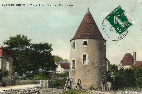 La Fert-Loupire - Tour et Restes d'Anciennes Fortifications (1912)